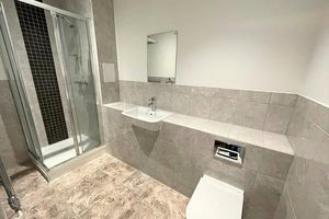 Ensuite- click for photo gallery